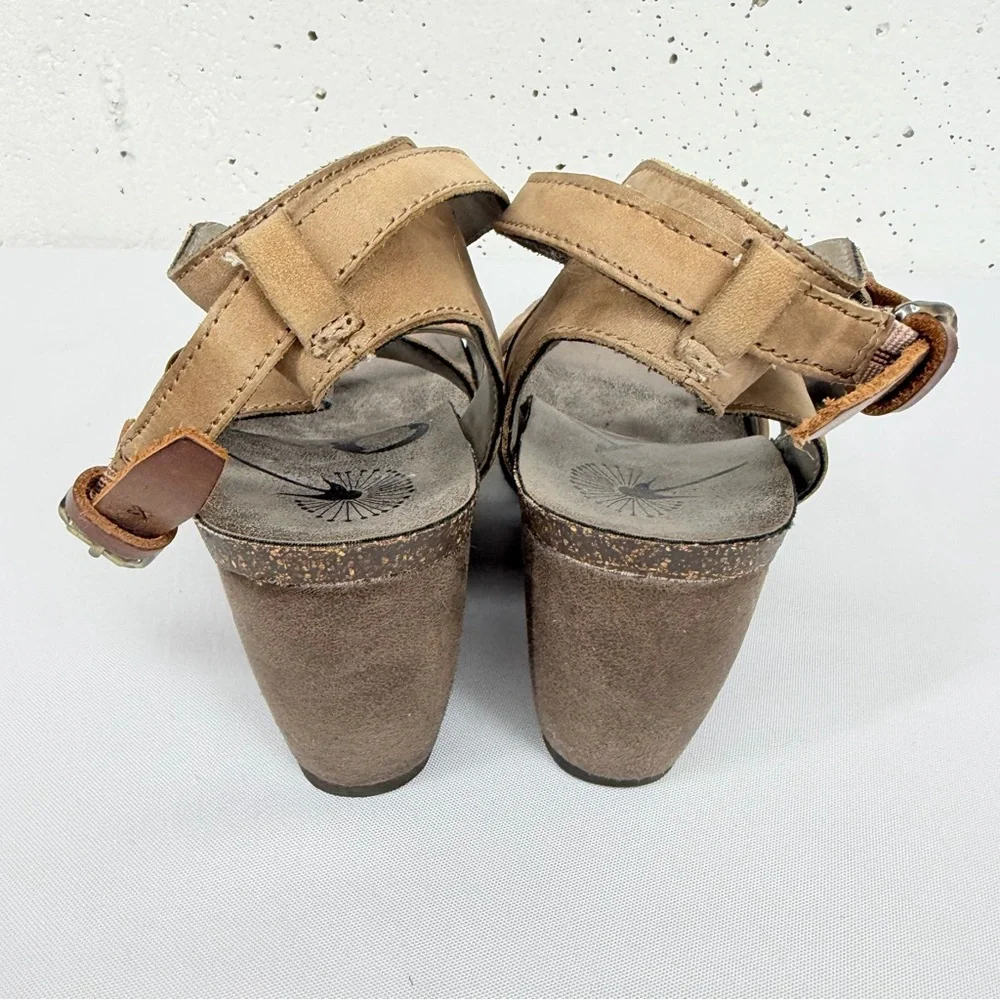 OTBT Women’s size 7.5 Taupe Freedom Wedge Strappy Sandal